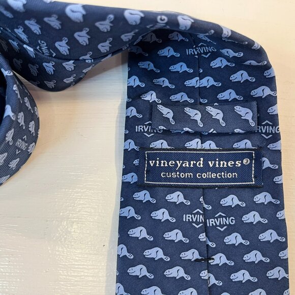 Vineyard Vines Custom Collection Irving Oil Blue Neck Tie - Excellent condition! - Picture 3 of 3